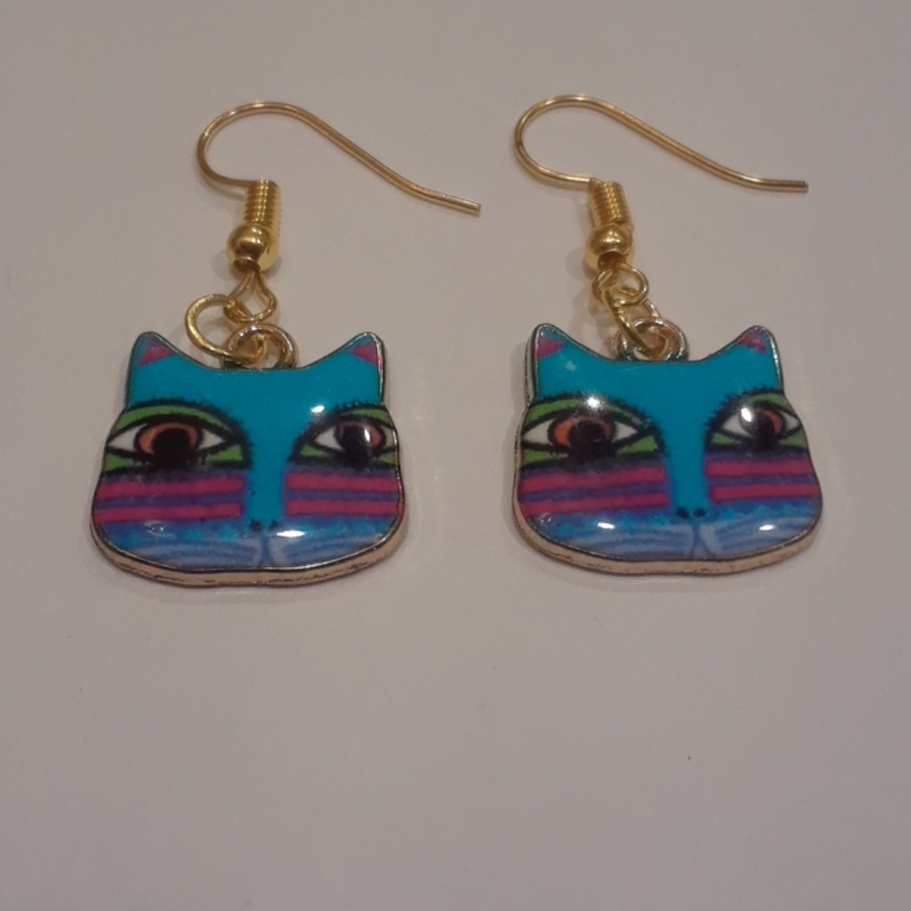 Handmade Beautiful Cat Dangle Drop Earrings